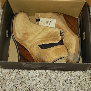 Ariat Women's Belle Wedge Bootie 8.5B Sand Tan Suede Western Chic Cowgirl Soho